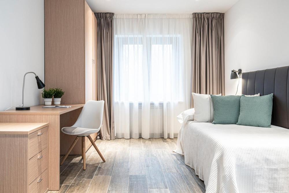Hotel Met *