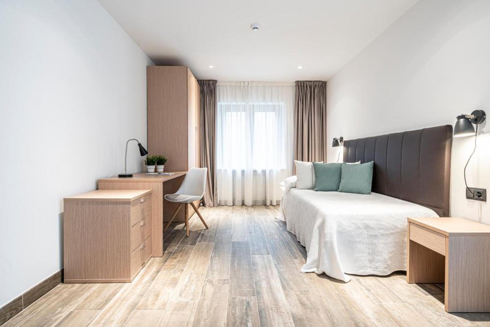 Hotel Met *